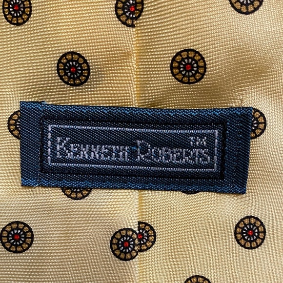 VTG 100% Silk Kenneth Roberts Yellow Medallion Men's Tie - Picture 7 of 9